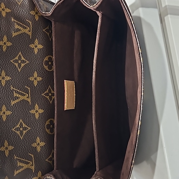 LOUIS VUITTON Monogram Canvas Pochette Metis Bag - Picture 13 of 16